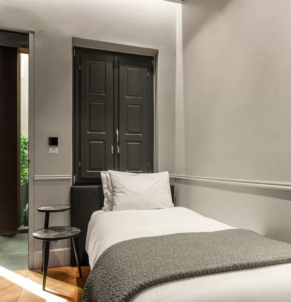 PETITE ROOM